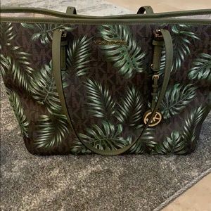 Tote bag. Barely used